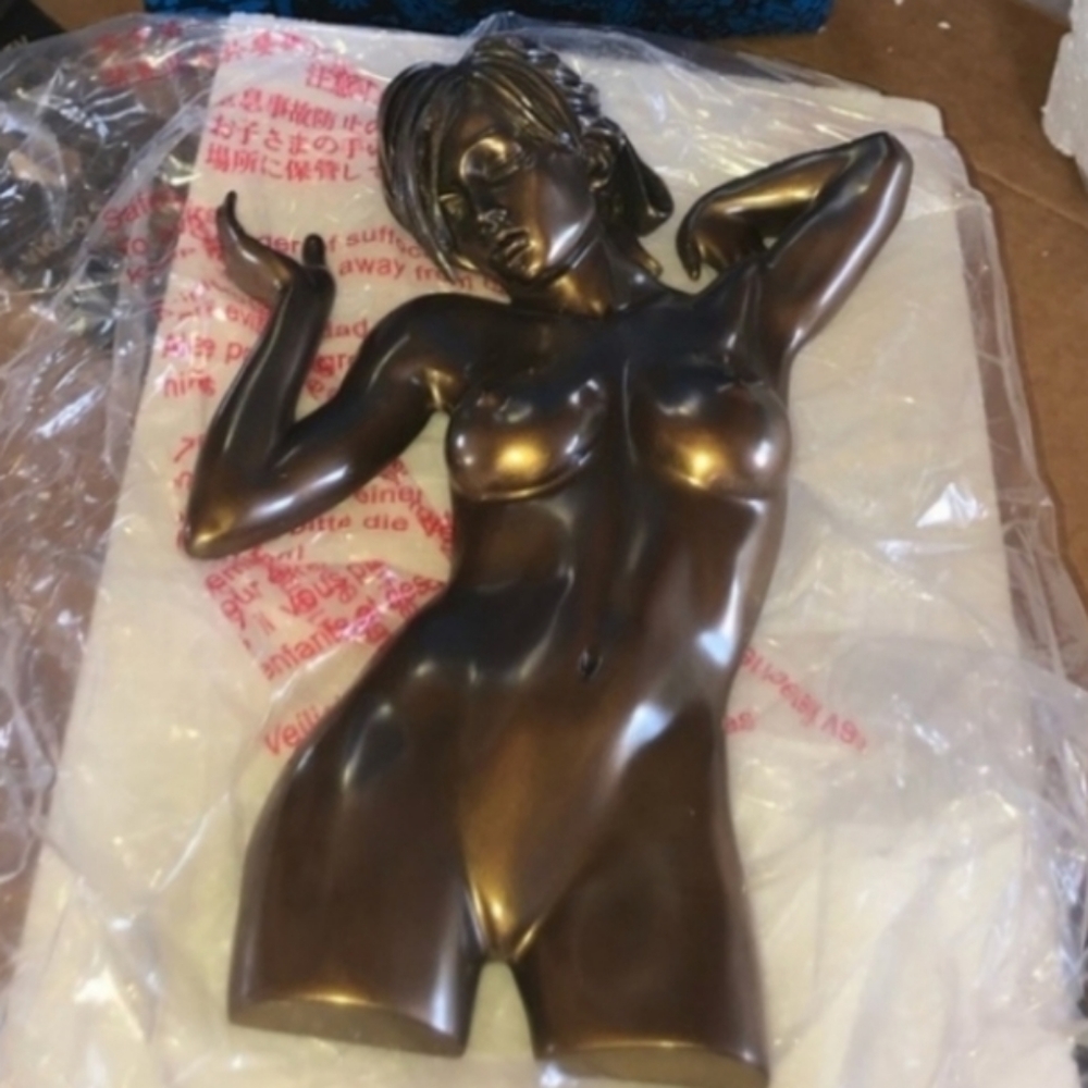NIB Beautiful VERONESE design Studio Collection nude female